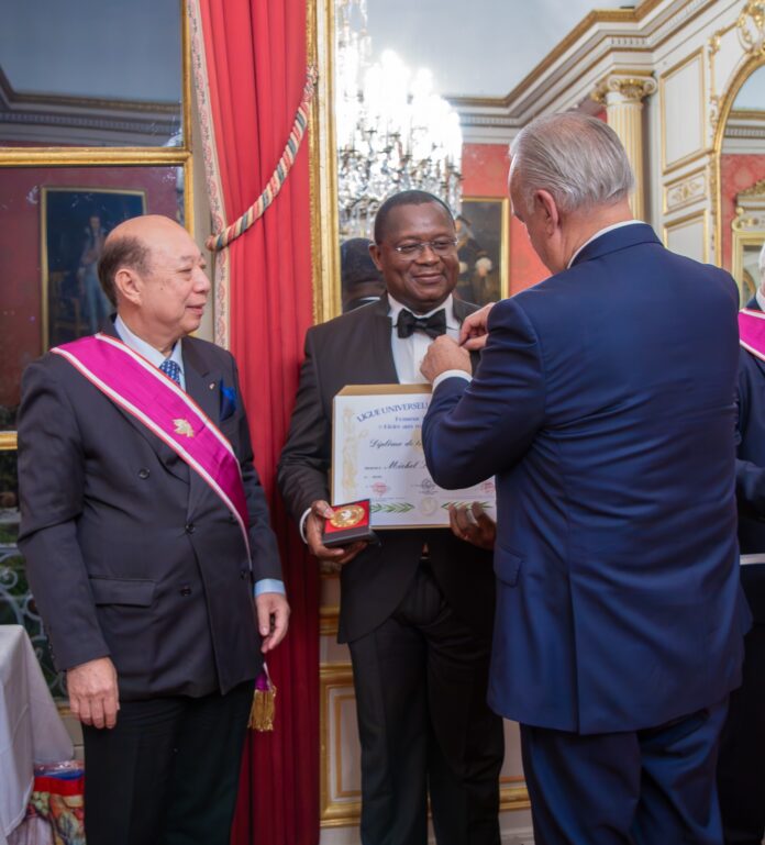Distinction à Paris du Dr Michel Noufé en reconnaissance par la Ligue Universelle du Bien Public 1