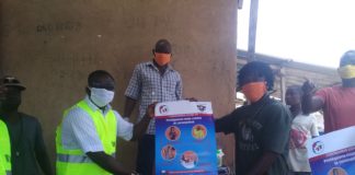 Côte d’Ivoire : Lutte contre le COVID-19 à Port-Bouet/ L’ONG ‘’ Santé d’Abord’’ offre des kits sanitaires aux populations