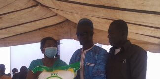 Côte d’Ivoire : Aide aux musulmans de Bouaké/ LE MAIRE DE BOUAKÉ OFFRE 4 TONNES DE SUCRE ET DE RIZ AUX MUSULMANS.