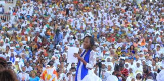 Côte d’Ivoire : Des milliers de femmes rendent hommage à la Première Dame Dominique Ouattara