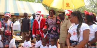 Côte d’Ivoire : Abre de noël à Bouaflé/ Bienvenue Koffi comble 500 meilleurs élèves de N’Douffoukankro