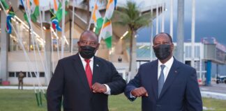 En visite en Côte d’Ivoire / le Président sud-africain, S.E.M. Cyril Matamela RAMAPHOSA accueilli par le Chef de l’Etat Alassane Ouattara