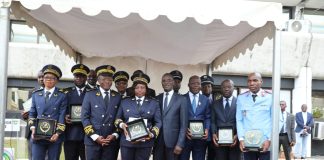 Côte d’Ivoire/ Distinction : Gal Vagondo Diomandé célèbre des Lauréats du Prix National d’Excellence issus de son Ministère.