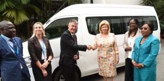 Côte d’Ivoire : Action humanitaire / UNICEF offre un minibus à la Fondation Children Of Africa