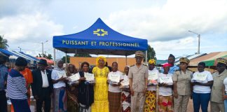 Côte d’Ivoire : Après leur formation à l’entrepreneuriat dans /Des femmes de Botro reçoivent leurs diplômes.