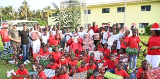 Côte d’Ivoire : Fête de Noël/ Les pensionnaires de la Case des Enfants reçoivent de nombreux cadeaux
