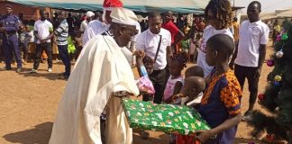 Côte d’Ivoire : Festival culturel Wê Badjouhonan5 / Le père noël donne du sourire aux enfants à Ziondrou
