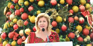 Fête de Noël/ Madame Dominique Ouattara offre un arbre de Noël magique à 15.000 enfants de Côte d’Ivoire