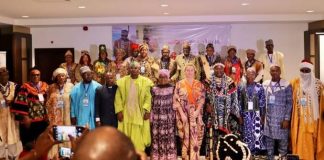 Les leaders traditionnels d’Afrique en conclave à Douala s’approprient la lutte contre les violence faites aux femmes et aux filles (Version française / English version below)