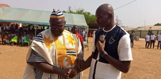 Côte d’Ivoire : Région du Guémon / Les ressortissants de la diaspora offrent du matériel d’assainissement à la Jeunesse de Tiény-Séably