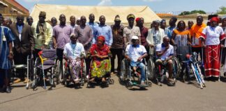 Action humanitaire/ Le Dr Michel Noufé offre des fauteuils –roulants et divers matériel à l’Association des personnes handicapées de Bouna