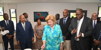 Côte d’Ivoire : 5ème anniversaire de l’Hôpital Mère-Enfant de Bingerville / Madame Dominique Ouattara félicite le personnel de l’HME