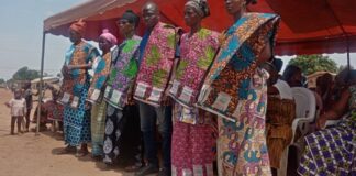 Côte d’Ivoire : Politique sociale du RHDP/ Le Départemental de Bouna –ZKB Michel Noufé offre plus de 100 pagnes aux militantes à l’occasion de la journée internationale des femmes