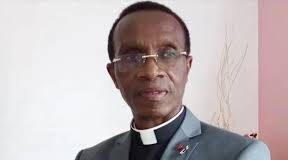 Côte d’Ivoire : Accusé d’avoir caché Guillaume Soro / l’abbé Abekan dément et interpelle