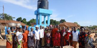 Action humanitaire / L’ONG FONDATION EMMANUEL et son partenaire REACH BEYOND offrent des châteaux d’eau à des villages de la région du Gontougo