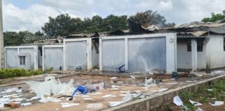 Côte d’Ivoire : Des manifestants incendient le siège des Commissions Électorales Locales de Yamoussoukro / la CEI condamne et rassure …
