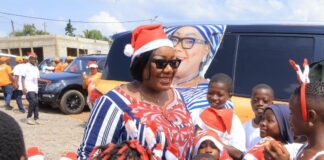 Côte d’Ivoire : Noël à Toulepleu / Anne Ouloto gâte les familles, les orphelins et les enfants