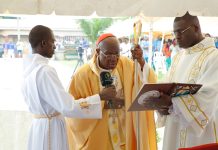 Côte d’Ivoire : Offert par L’association » Les Amis de Saint Christophe » / la » Chapelle n°2 » au village d’Akoue Kouadiokro innaugurée par le Cardinal Jean Pierre Kutwa